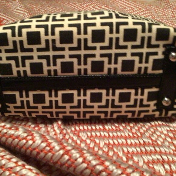 Banana Republic Black & White Hand Bag Patent Leather Handle Handbag Geo Print - Picture 7 of 9